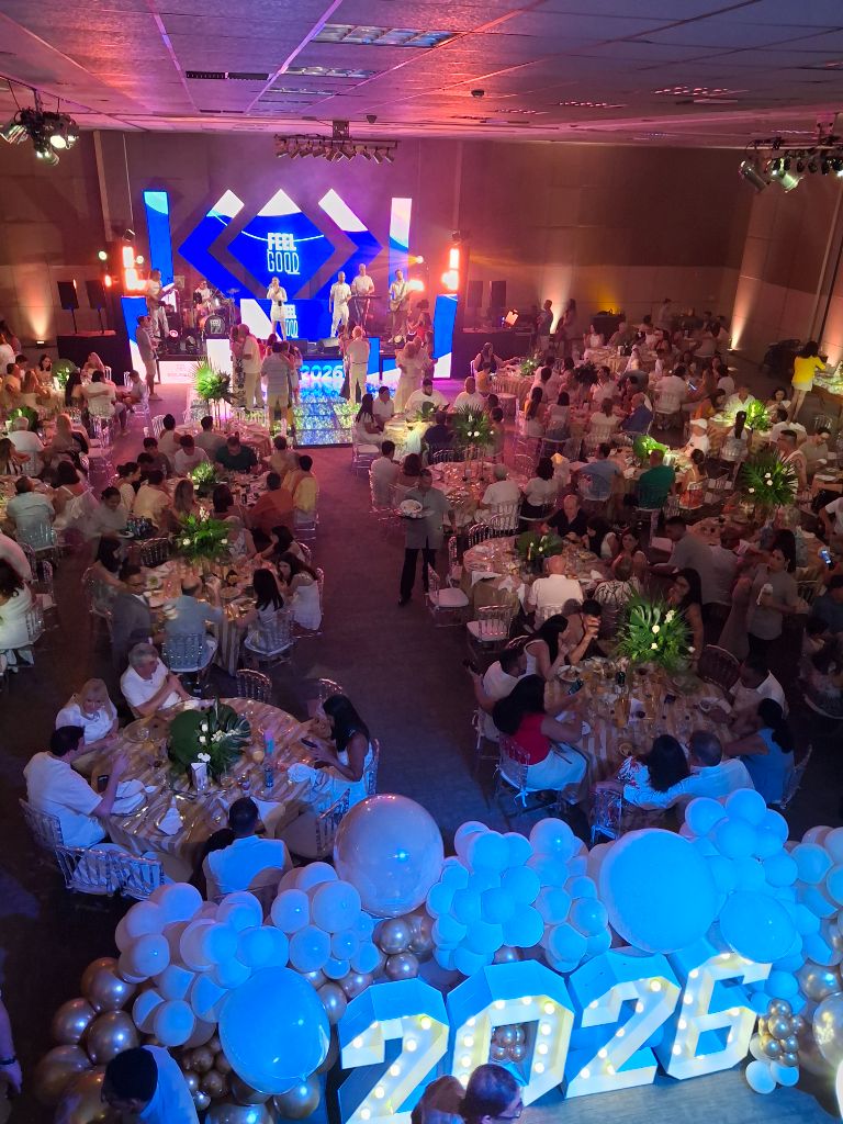 Evento de fim de ano com decoração 2026